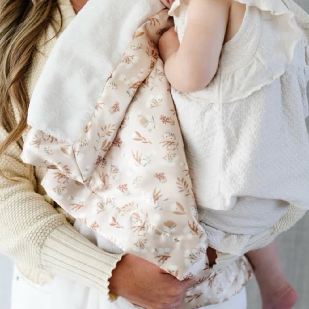Saranoni Luxury Blanket - Picture 3 of 5